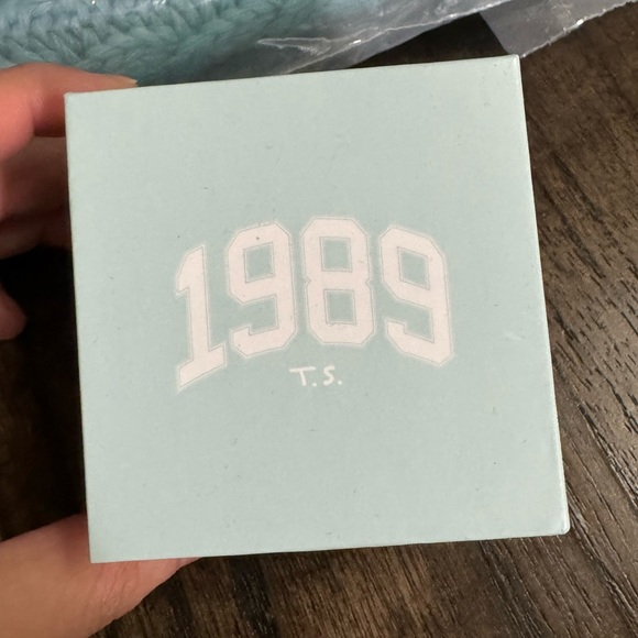 Taylor Swift 1989 Seagull Necklace OFFICIAL MERCHANDISE - Picture 6 of 7